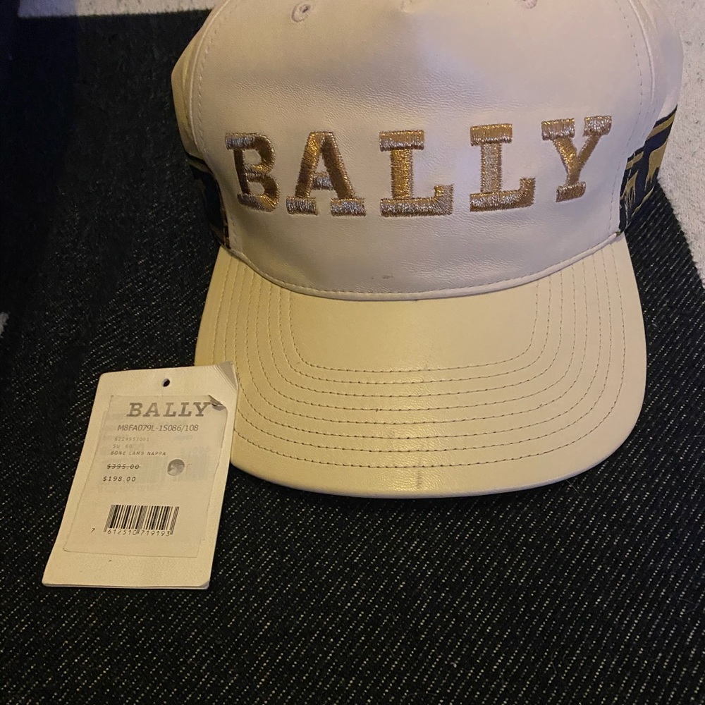Bally hat